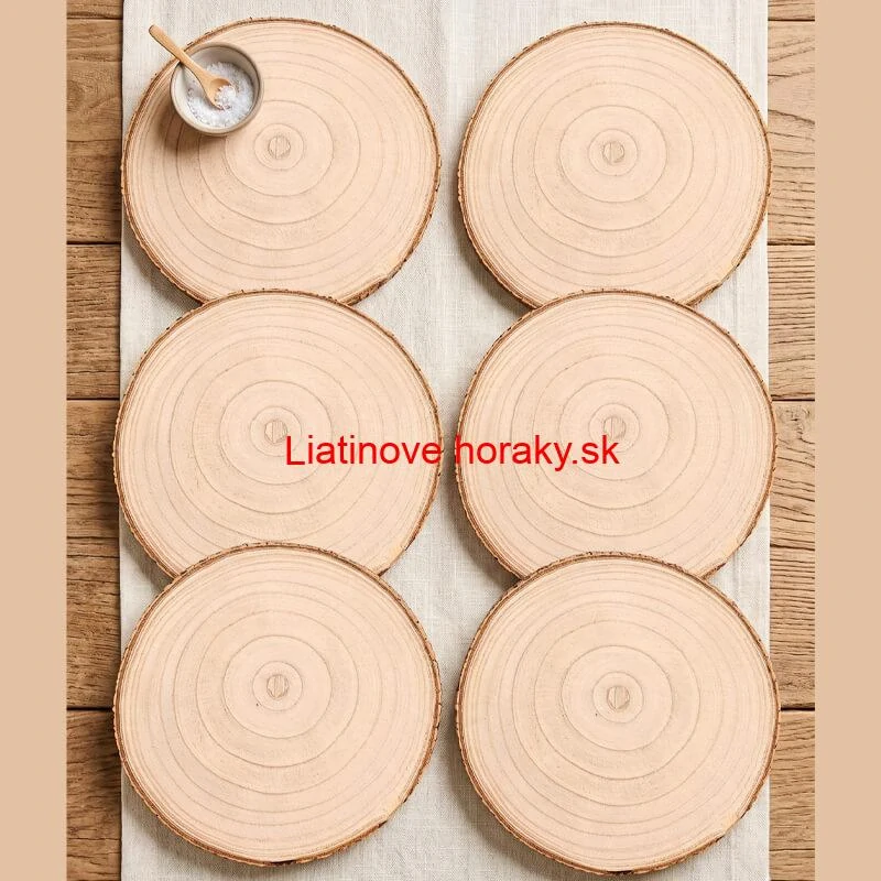 Súprava 6 drevených podnosov z prírodného plátku dreva s kôrou Ø 20–24 cm
